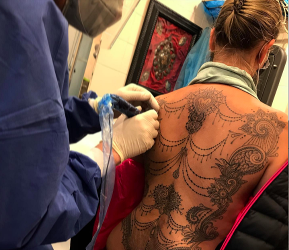 Tatuaggi e piercing le nuove regole contenimento pandemia